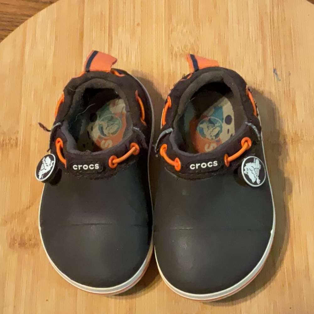 Good used crocs for toddlers size 6. Brown moccasin style.